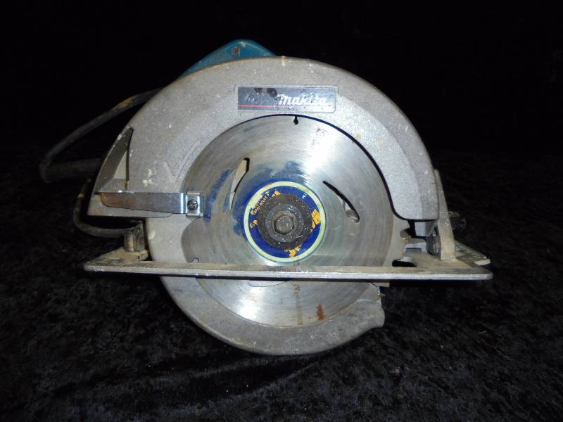 lot 48 image: Makita 7 14 Saw, works
