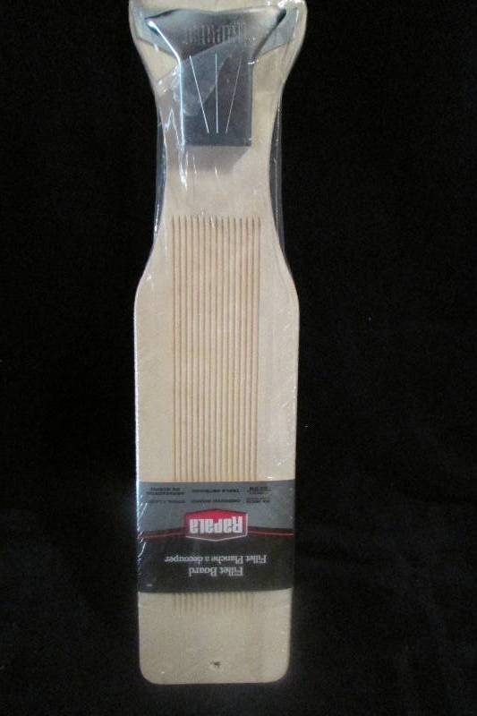 lot 6 image: Rapala Filet Board