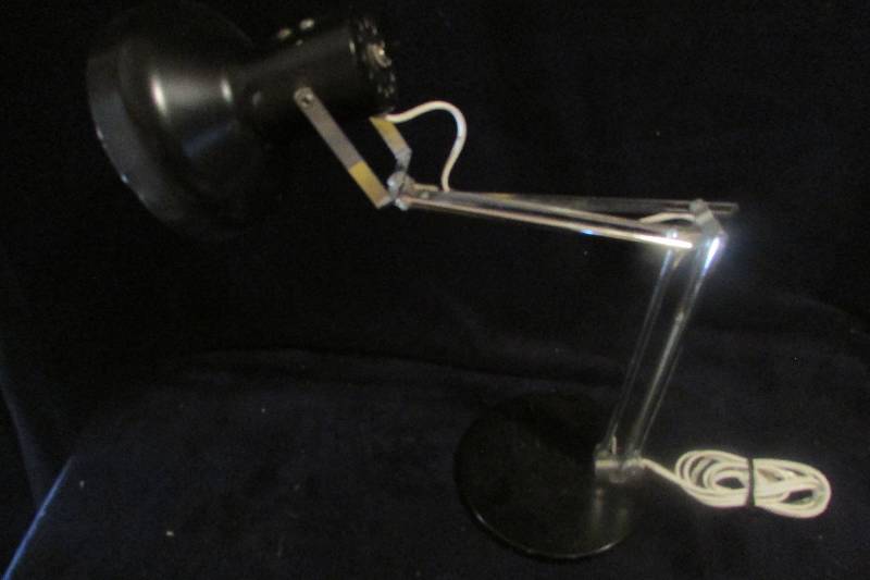 lot 7 image: Desk Lamp