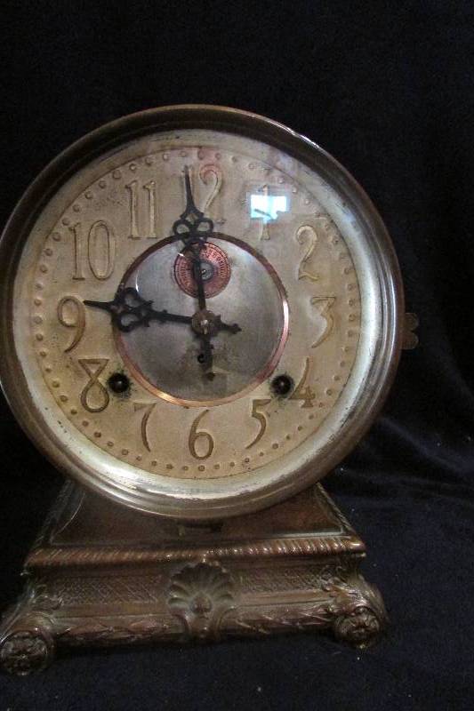 lot 10 image: Antique Desk Clock