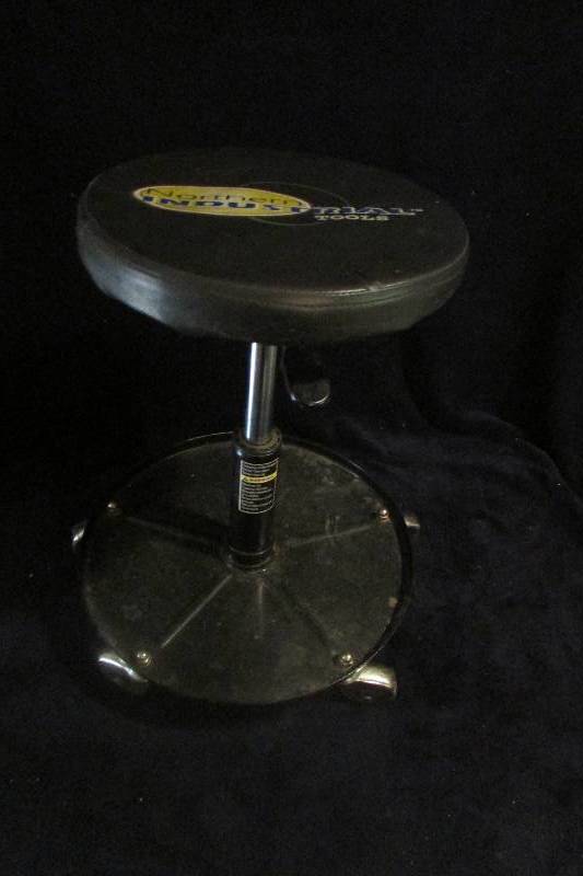 lot 15 image: Mechanics Stool