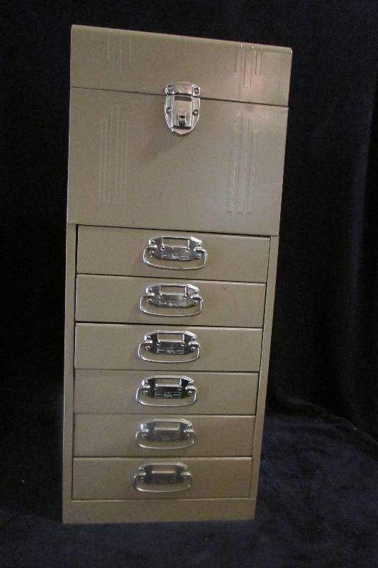 lot 16 image: Storage Cabinet