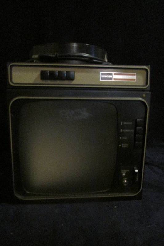 lot 23 image: Vintage Slide Projector