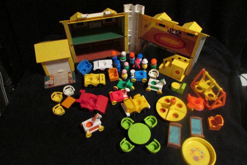 lot 30 image: Vintage Fisher Price