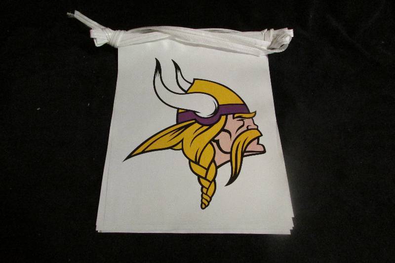 lot 33 image: Vikings Tailgate Banner