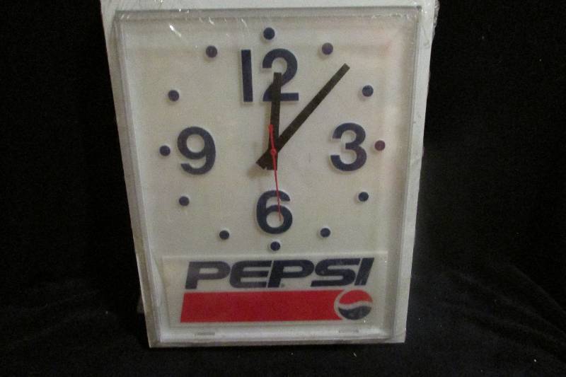 lot 46 image: Rare Pepsi Clock Early 90s