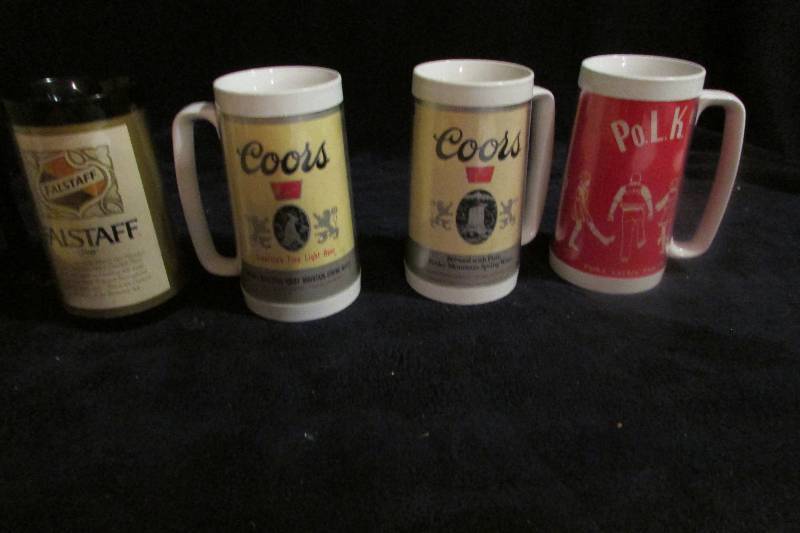 lot 50 image: Vintage Mugs