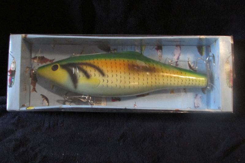 lot 63 image: Jumbo Fishing Lure