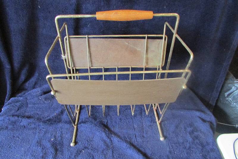 lot 74 image: Vintage Magazine Rack