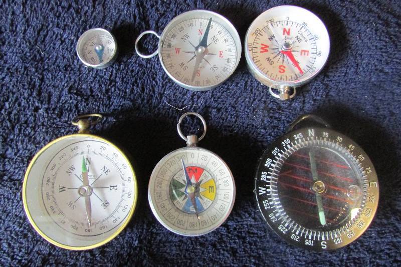lot 76 image: Vintage Compasses