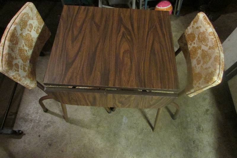 lot 78 image: Vintage Drop Leaf Table