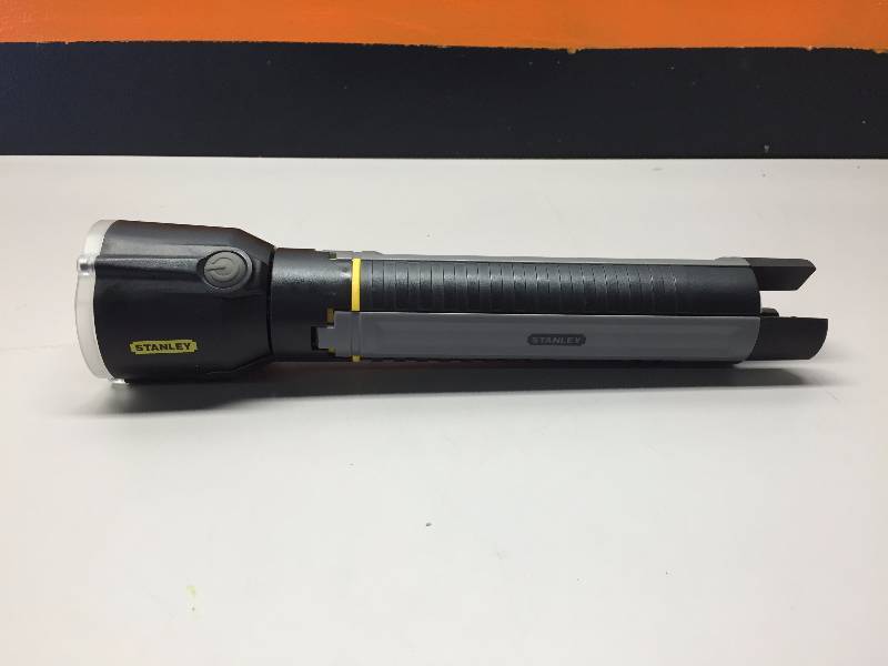 lot 18 image: STANLEY TRIPOD FLASH LIGHT