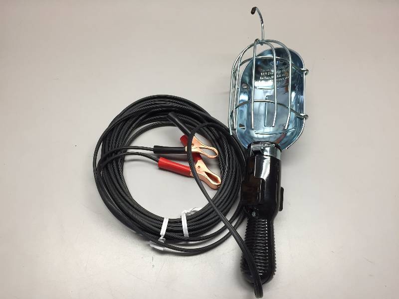 lot 23 image: 12 TROUBLE LIGHT AND WIRE WHEEL