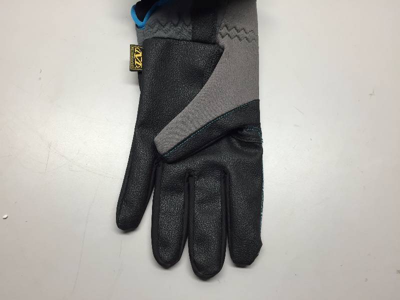 lot 27 image: MECHANIX GLOVES-COLD WEATHER LARGE
