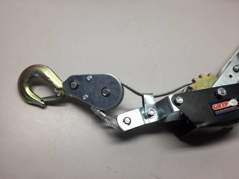 lot 28 image: GRIP 2TON HEAVY DUTY COME ALONG