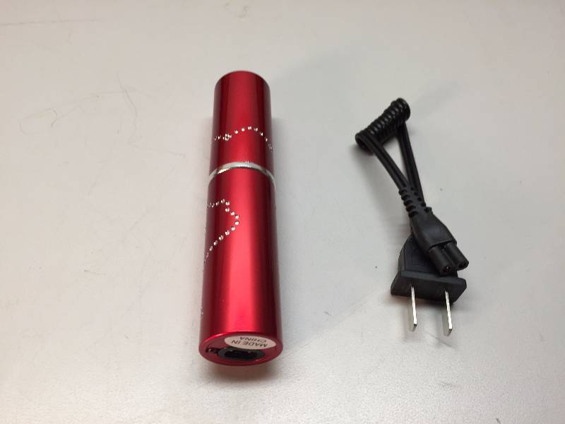 lot 39 image: CHEETAH RECHARGEABLE STUN GUN WITH LED FLASHLIGHT