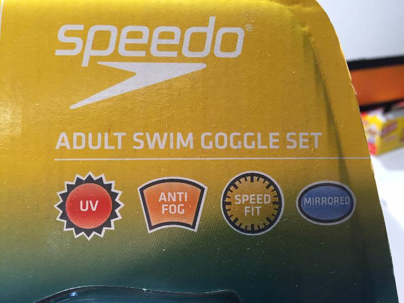 lot 75 image: SPEEDO GOGGLE SET