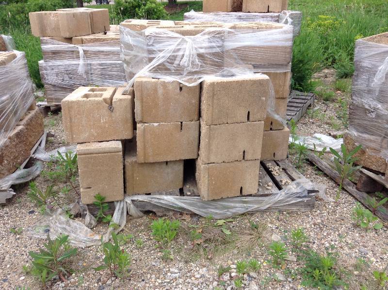 Retaining wall blocks