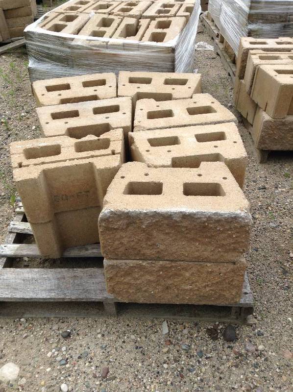 Retaining wall blocks