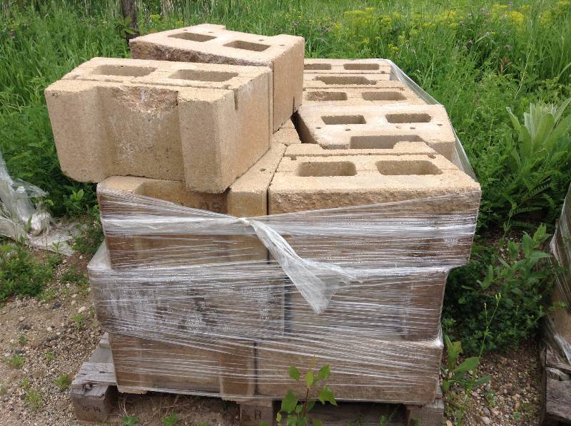 Retaining wall blocks