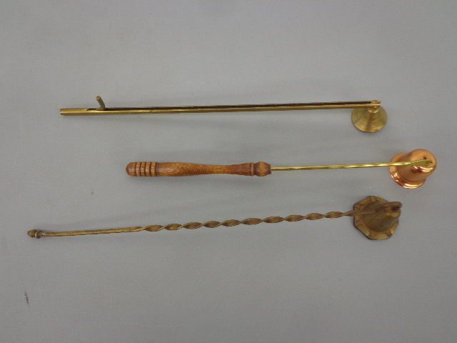 lot 18 image: 3 Candle Snuffers