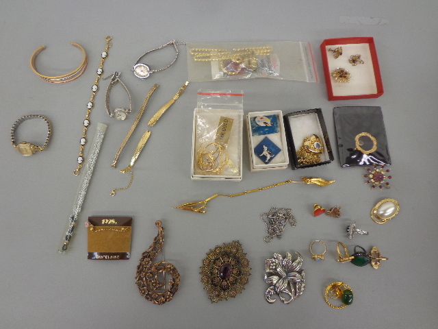 lot 21 image: Vintage Sterling Silver & 14 Karat gold Costume Jewelry