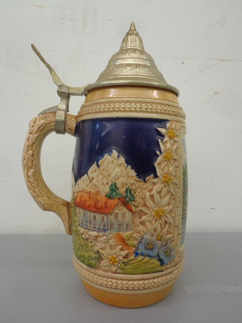 lot 22 image: Kurhaus Biesbaoen Porcelain Beer Stein