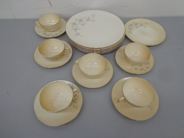 lot 30 image: Wynd Crest Dishes By Lenox A-500