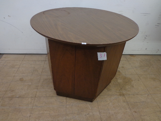 lot 31 image: Wooden End Table