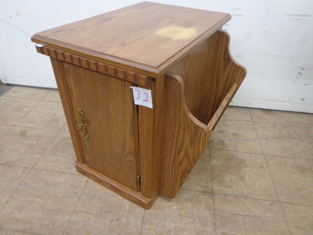 lot 32 image: Magazine Rack End Table