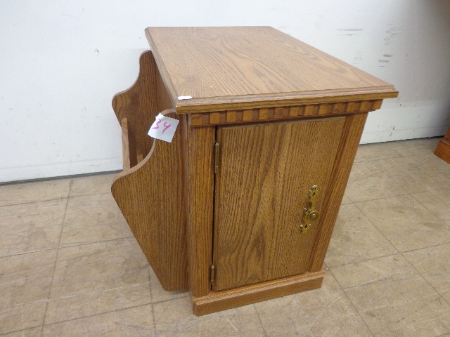 lot 34 image: Magazine Rack End Table