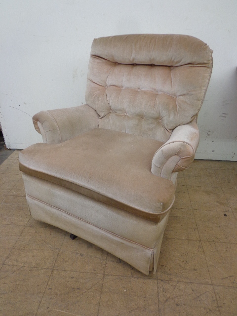 lot 60 image: Cushioned Rocking Chair