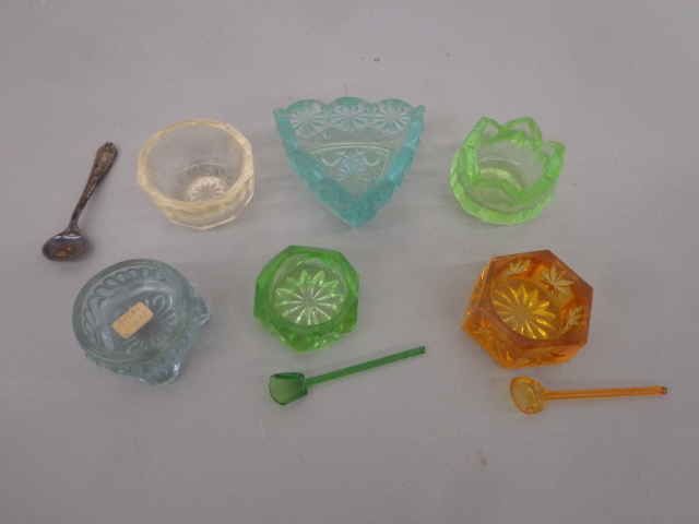 lot 63 image: Vintage Salt Bowls & Spoons