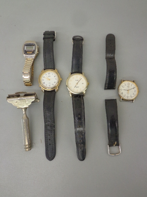 lot 72 image: 3 Timex, 1 Nelsonic Watch & Vintage Razor