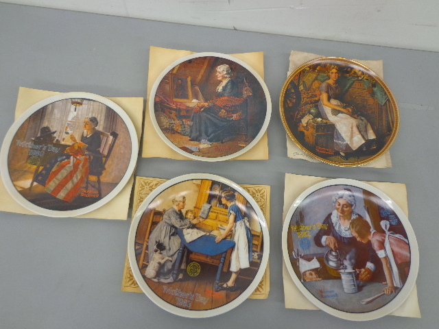 lot 80 image: Mothers Day Collection Plates
