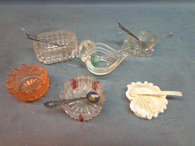 lot 83 image: Vintage Salt Dishes & Spoons