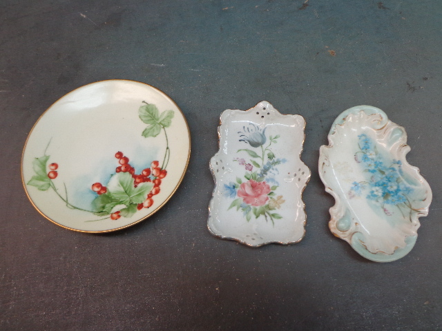 lot 85 image: Tiny Trays & Saucers