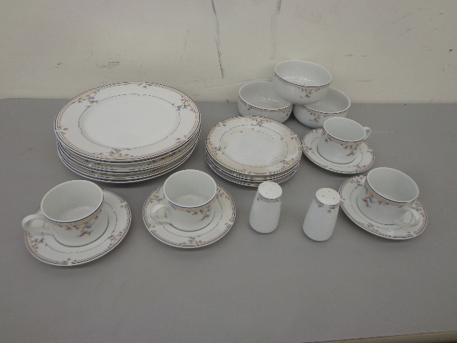 lot 86 image: Princess House Collection Of Dishes