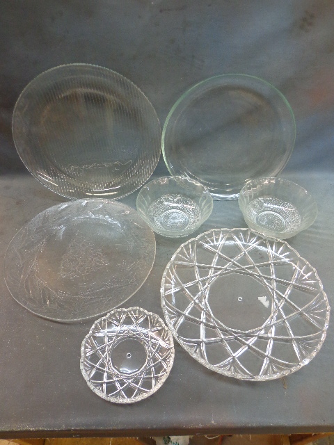 lot 87 image: Serving Plates & Bowls