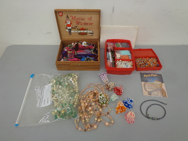 lot 113 image: Beads & Thread