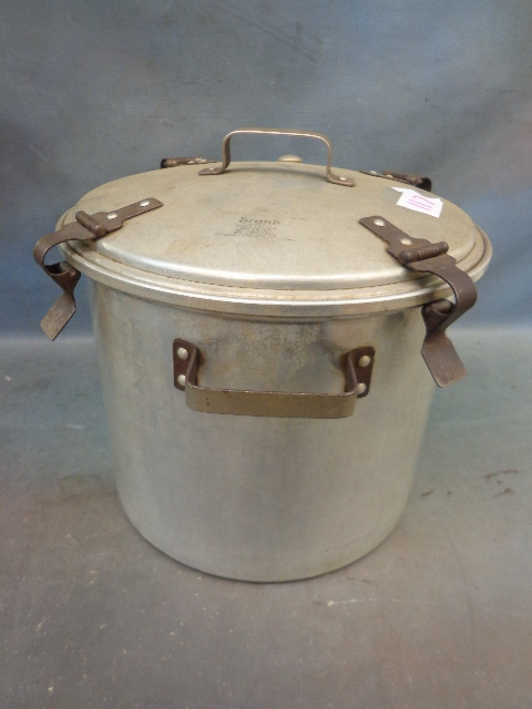 lot 117 image: Aluminum Waterless Cooker