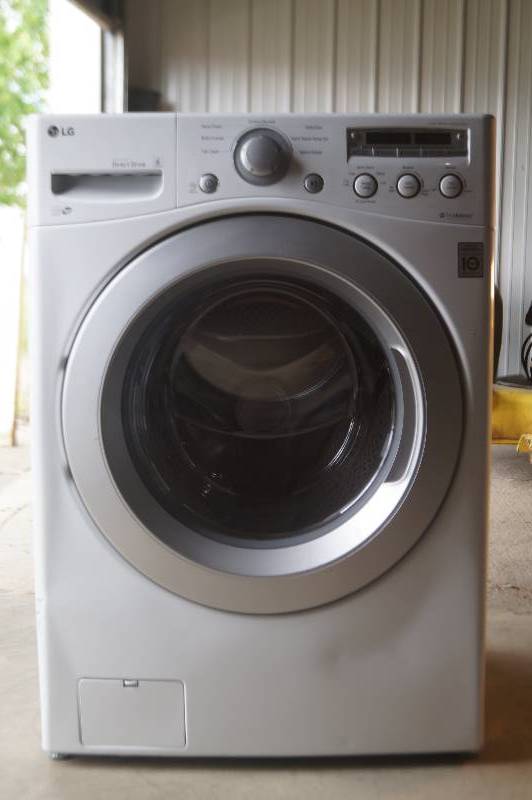 LG WM3050CW: Large Front Load Washer with ColdWash Technology