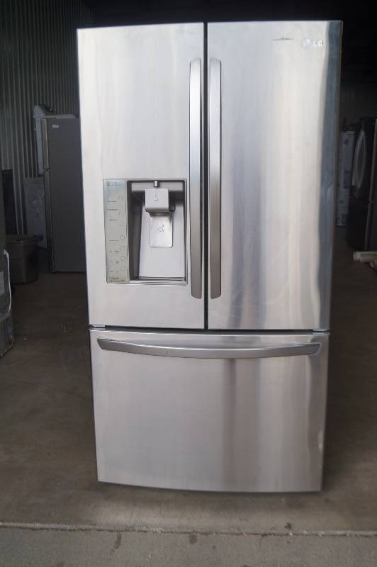 lot 11 image: LG RefrigeratorFreezer Model # LFX31925ST