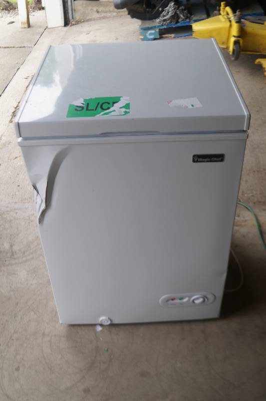 lot 15 image: Magic Chef Freezer