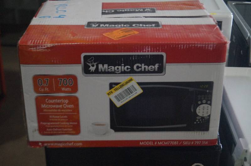 lot 18 image: Microwave