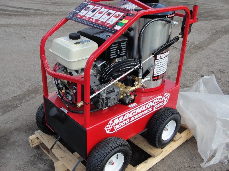 Magnum Easy-Kleen Pressure Washer