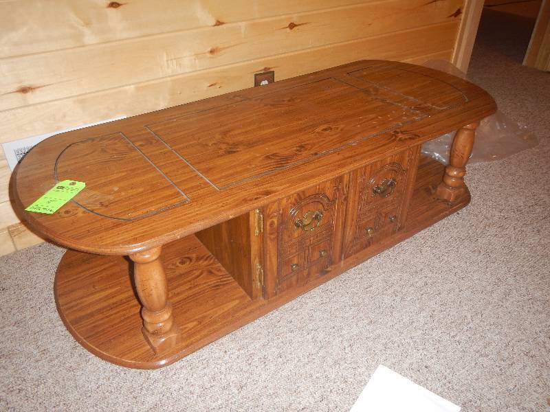 lot 5 image: Coffee Table