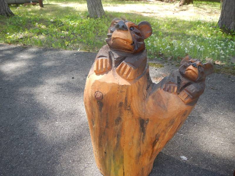 lot 11 image: Bear Statue