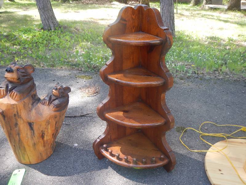lot 12 image: Corner Shelf