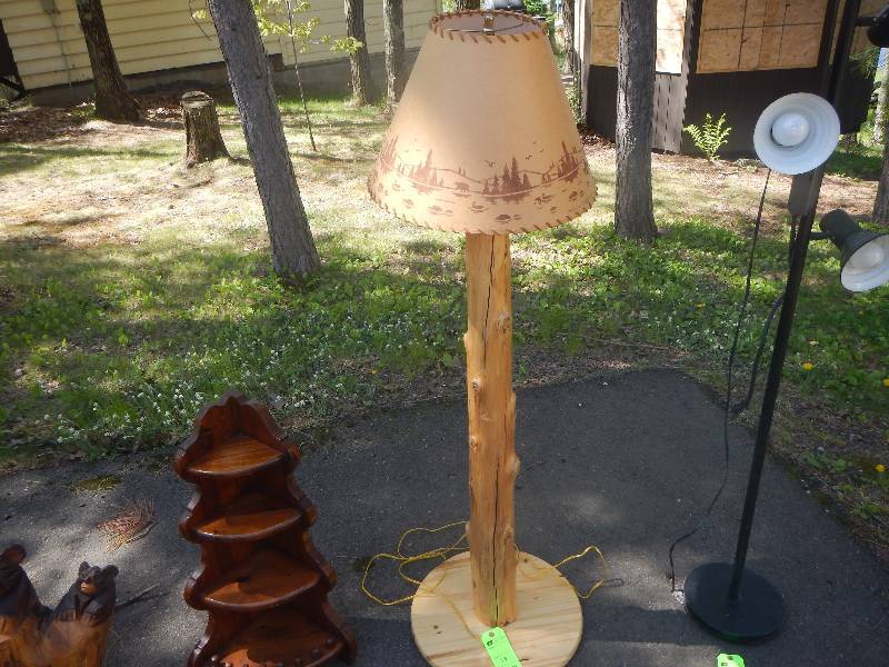 lot 13 image: Log Lamp
